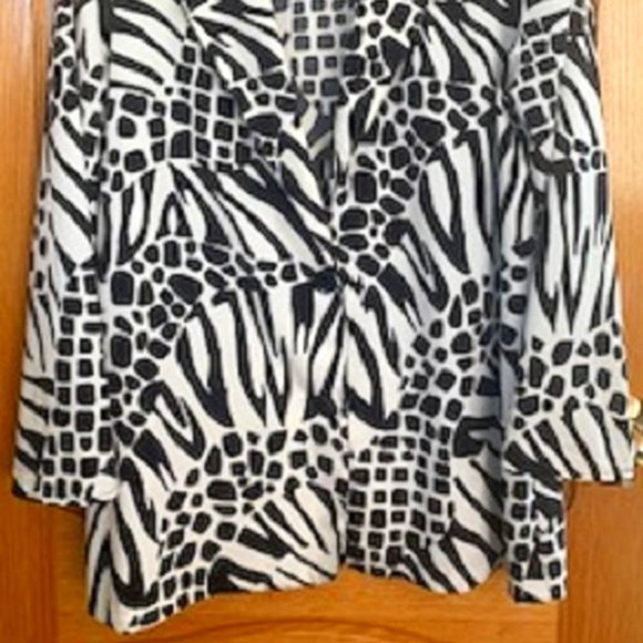 Maggie Sweet Blazer Jacket White & Black Animal Print 2 Button-Front Sz: L - Picture 2 of 6